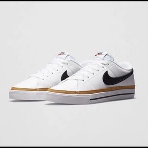 Women’s size 8 court legacy shoes.